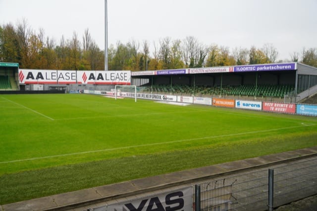 Dure nederlaag Dordrecht in jacht op promotie na keepersblunder