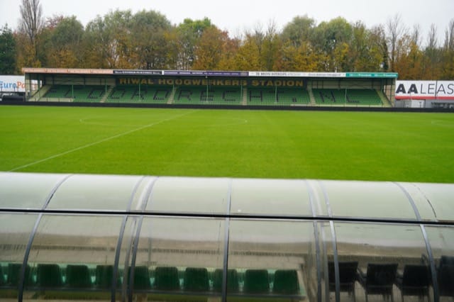 FC Dordrecht ondersteunt EQUO's duurzame initiatief met herbruikbare bekers en rietjes