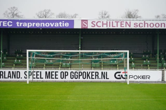 FC Dordrecht gewonnen van Jong PSV en nu op vierde plek