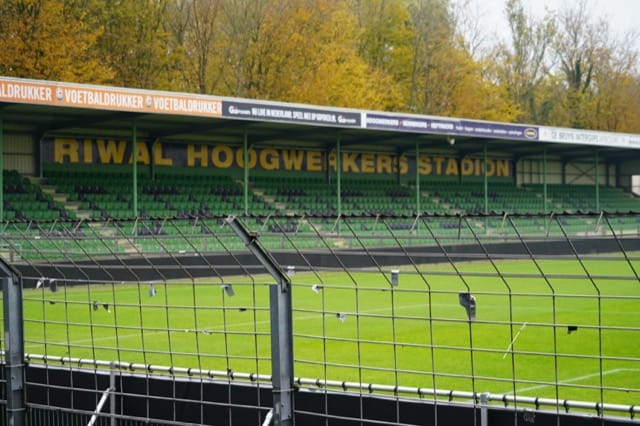 Wat een goal: FC Utrecht-aanwinst krult bal héérlijk in de kruising